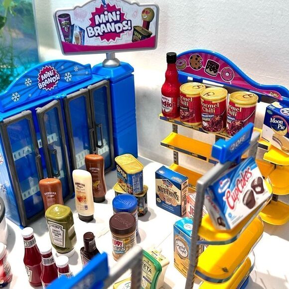 5 Surprise Mini Brands Series 3 Electronic Mini Mart Playset by ZURU - Picture 10 of 11